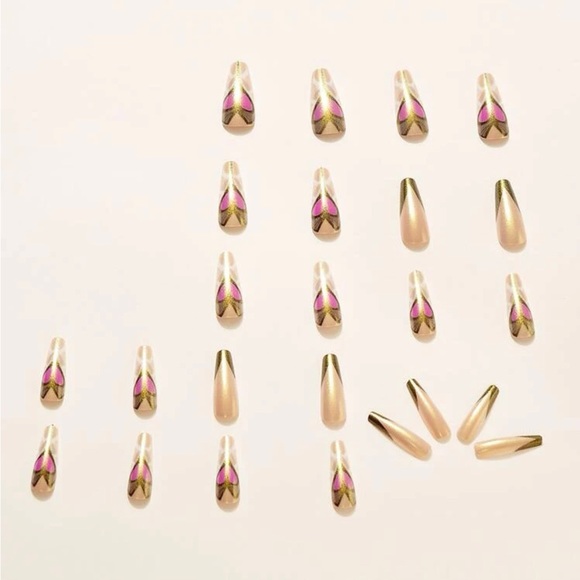 LAST ONE🔥 GOLDEN HEART Long Press On Nails - Picture 3 of 4